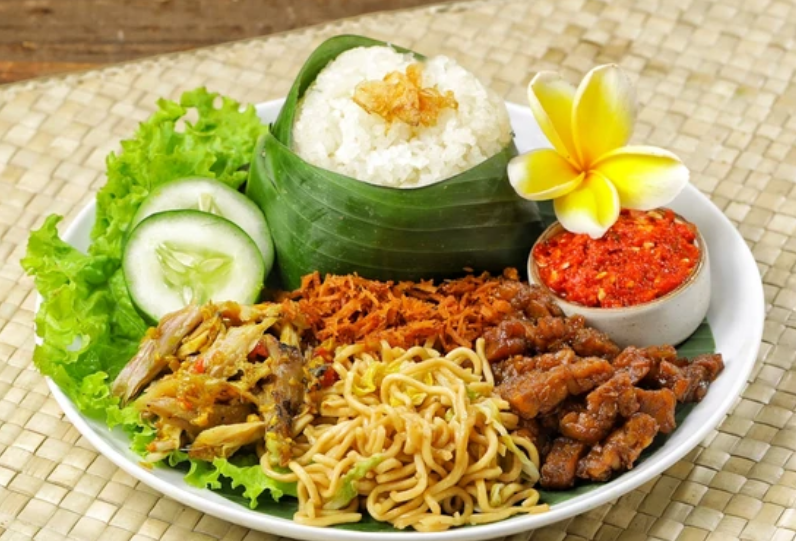 NASI JINGGO SEBAGAI PEMUAS PERUT DAN MAKANAN ANDALAN PERANTAU DI BALI