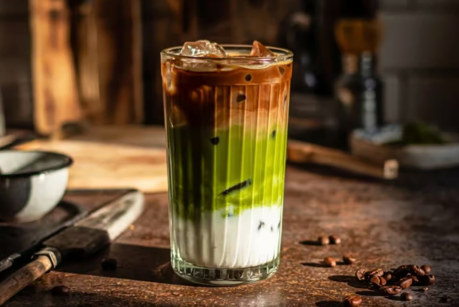 Dirty Matcha, Perpaduan Matcha dan Kopi yang Lagi Bikin Gen Z Rela Antre