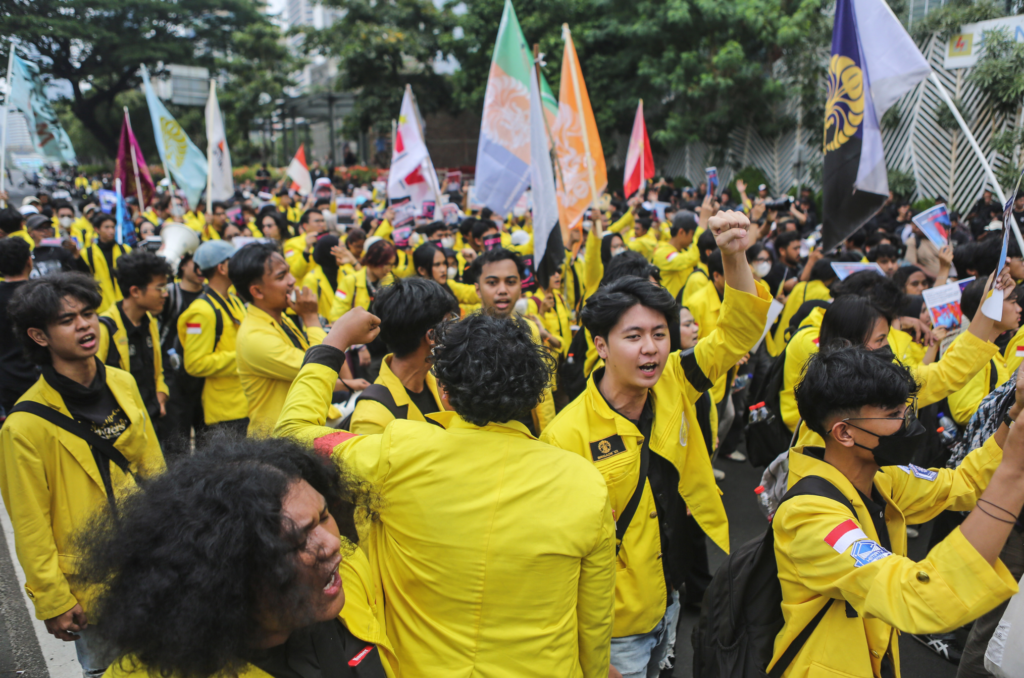 Demo BEM UI Tertahan Sebelum Bundaran HI: 8 Tuntutan, 21 Penangkapan, dan Janji Turun Lagi