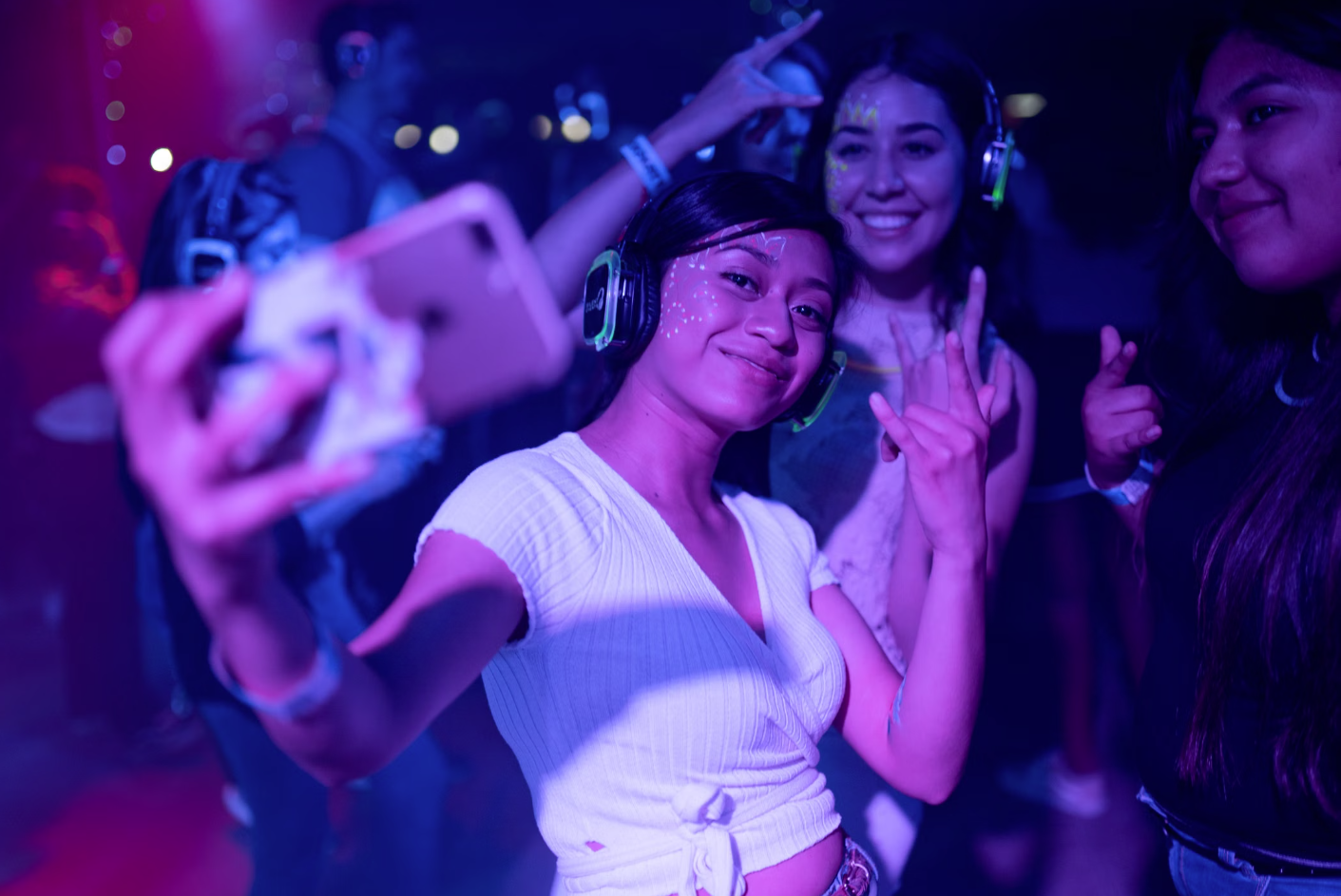 Silent Disco Awalnya Alat Protes Lingkungan, Sekarang Jadi Tren Pesta di Indonesia