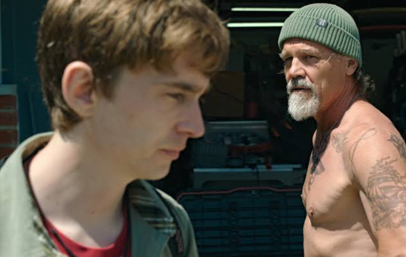 Austin Abrams dan Josh Brolin di 'Whalefall'