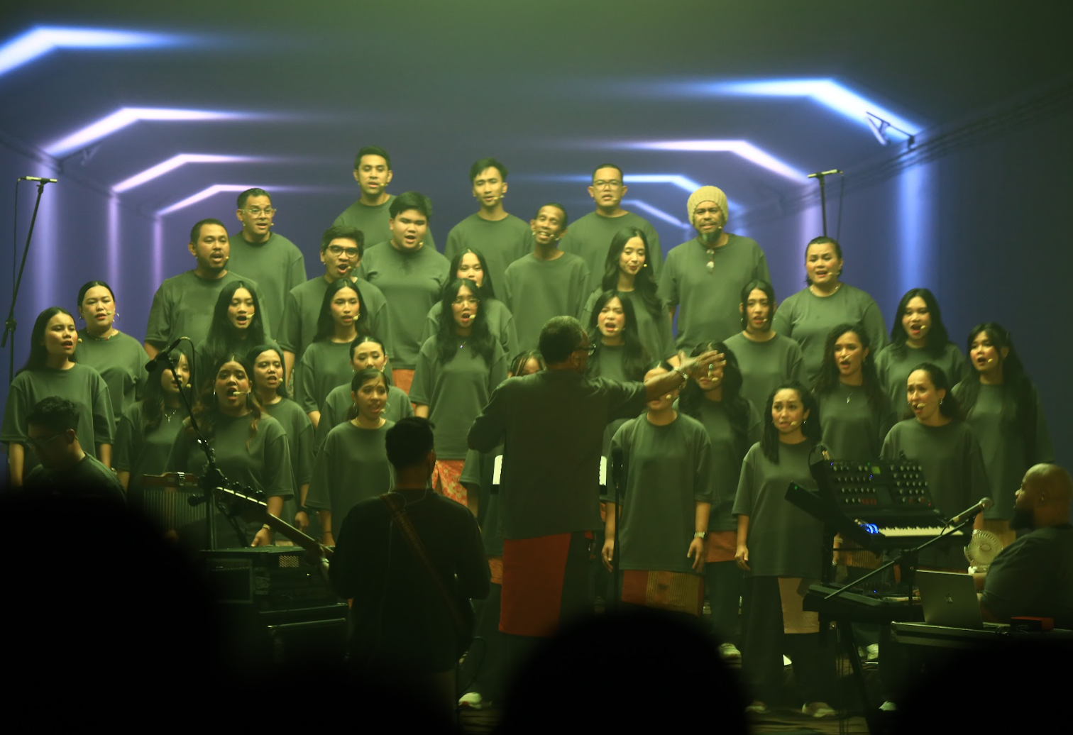 Tunnel Vision: Saat Lagu-Lagu Ye Dibawakan 35 Penyanyi Paduan Suara dan Kendang di Terowongan SCBD (2)